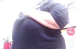 XXX MILF aux gros seins se masturbe video amateuretsex sur une boîte