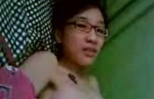 Angelica Heart étouffe son esclave avec ses vidéos de femmes nues gratuites seins