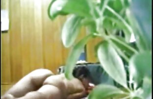 Plantureuse salope écarte les cuisses pour une video bisex gratuites grosse bite noire